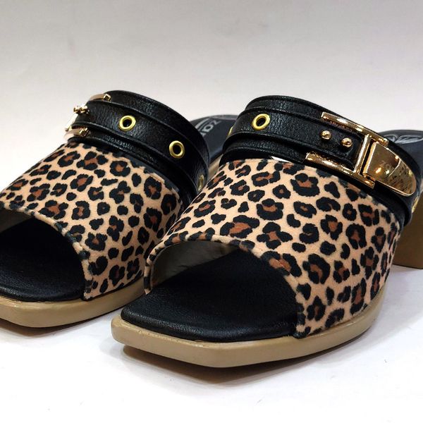 صندل زنانه شیک با کفی طبی