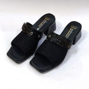 مشخصات صندل زنانه شیک با کفی طبی