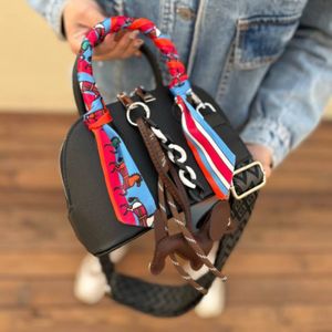 خرید آنلاین کیف اسپرت زنانه و دخترانه مدل تتسان پروانه