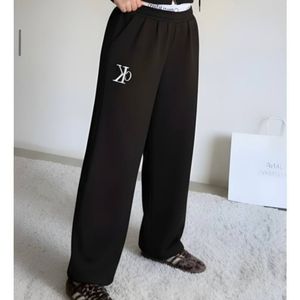 فروش اینترنتی ست سویشرت دخترانه و زنانه طرح کلوین