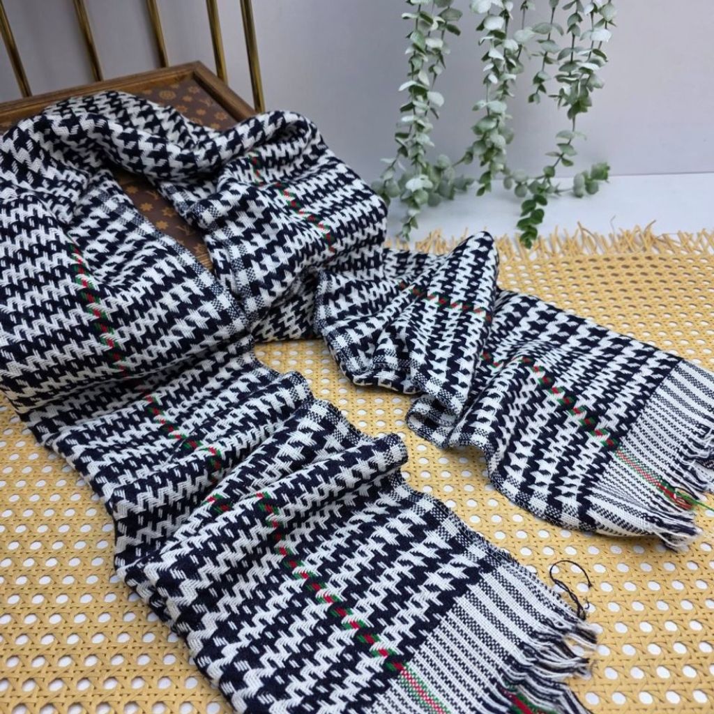 قیمت شال بافت پیچازی ترند در دو رنگ مختلف