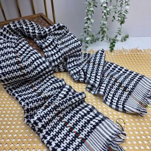 قیمت شال بافت پیچازی ترند در دو رنگ مختلف