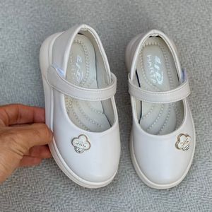 خرید اینترنتی قیمت کفش دخترانه عروسکی طرح بغل گل از هارتال کد 4092706