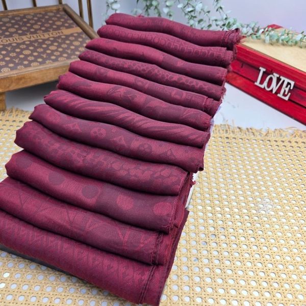 شال ژاکارد آلبالویی گرم بالا مجلسی در 12 طرح متنوع