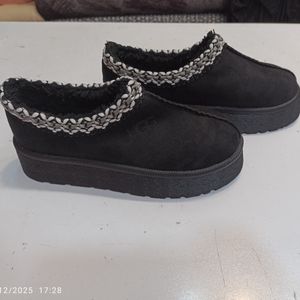 مشخصات کفش اسلیپر UGG