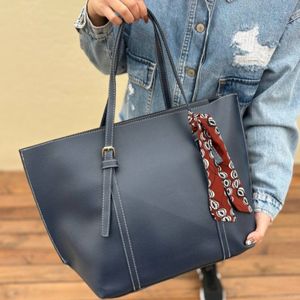 کیف دوشی زنانه و دخترانه مدل مهرو پروانه