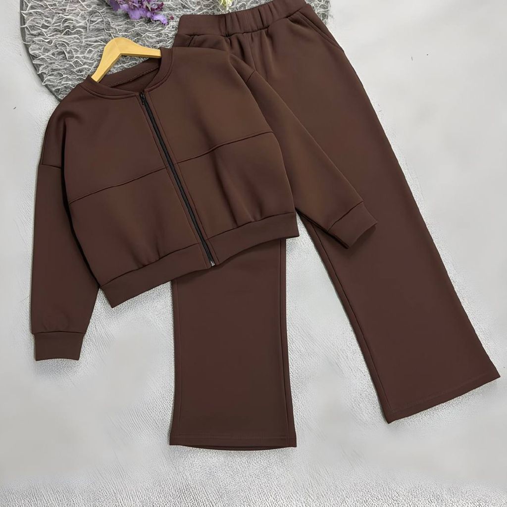 خرید انلاین ست زنانه و دخترانه ورزشی طرح لاین