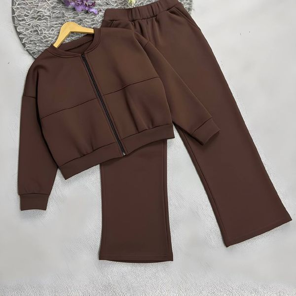 ست زنانه و دخترانه ورزشی طرح لاین