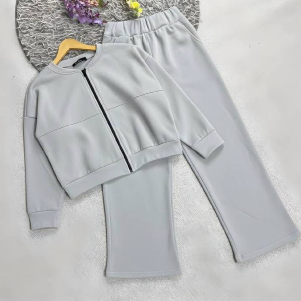 قیمت ارزان ست زنانه و دخترانه ورزشی طرح لاین