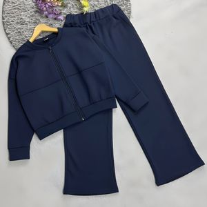 فروش اینترنتی ست زنانه و دخترانه ورزشی طرح لاین