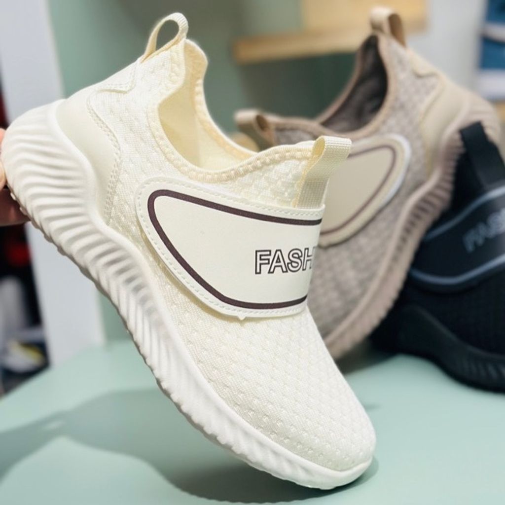 خرید اینترنتی قیمت کتونی بچگانه جورابی طرح فشن از K-Z کد 4023002