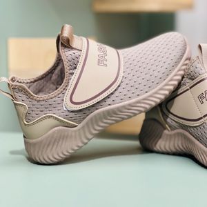 خرید اینترنتی قیمت کتونی بچگانه جورابی طرح فشن از K-Z کد 4023002