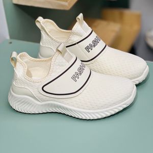 خرید اینترنتی قیمت کتونی بچگانه جورابی طرح فشن از K-Z کد 4023002