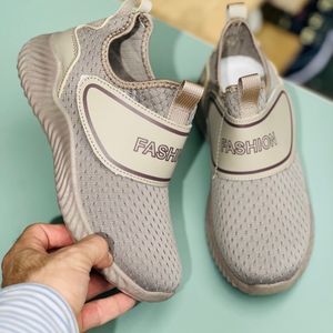 خرید اینترنتی قیمت کتونی بچگانه جورابی طرح فشن از K-Z کد 4023002