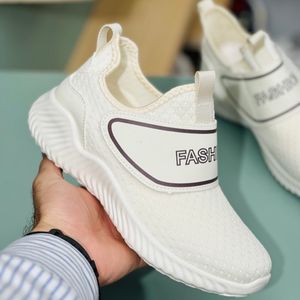 خرید اینترنتی قیمت کتونی بچگانه جورابی طرح فشن از K-Z کد 4023002