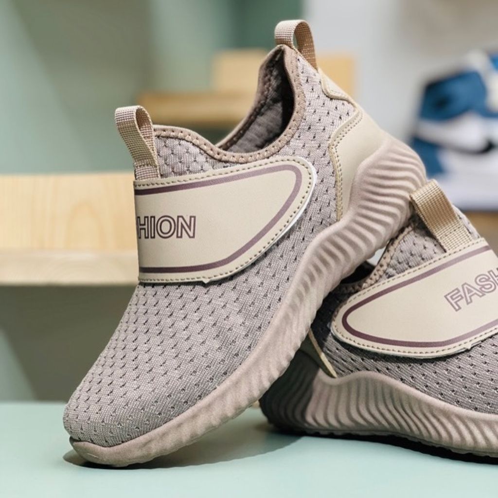 خرید اینترنتی قیمت کتونی بچگانه جورابی طرح فشن از K-Z کد 4023002