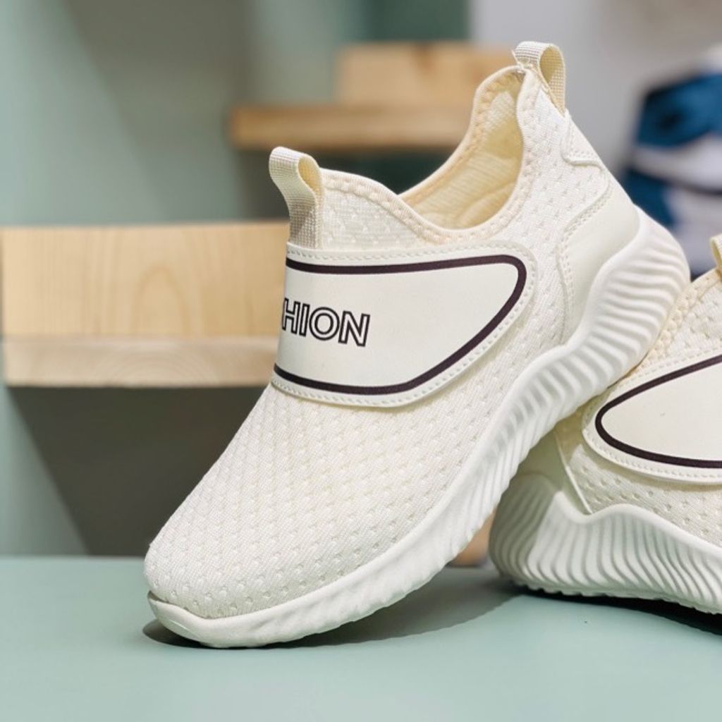 خرید اینترنتی قیمت کتونی بچگانه جورابی طرح فشن از K-Z کد 4023002