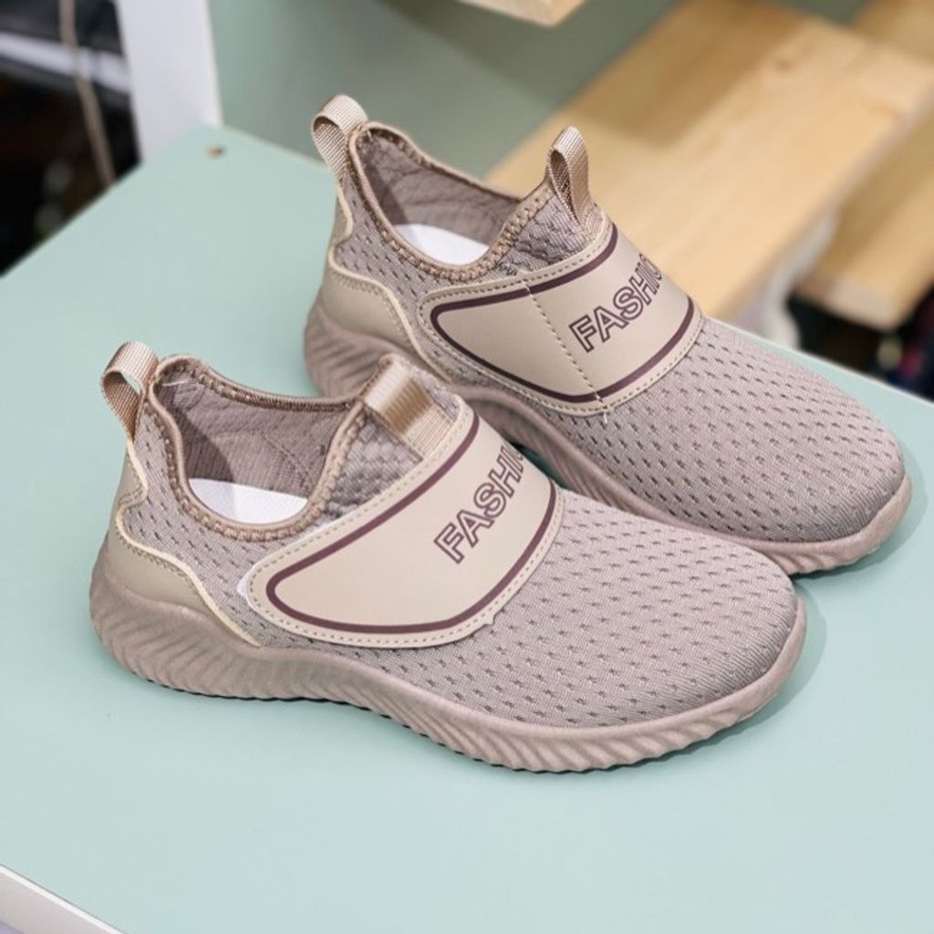 خرید اینترنتی قیمت کتونی بچگانه جورابی طرح فشن از K-Z کد 4023002