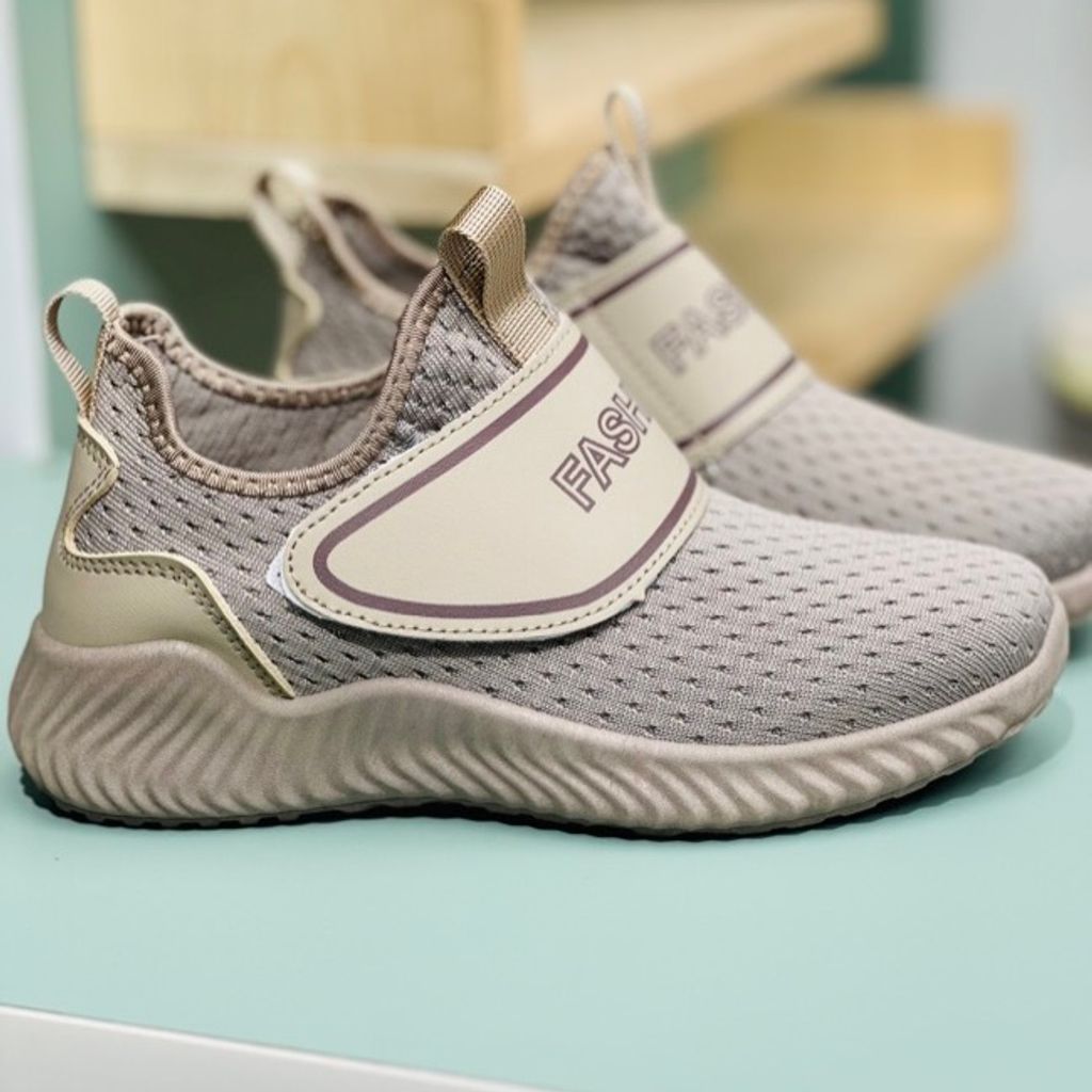 خرید اینترنتی قیمت کتونی بچگانه جورابی طرح فشن از K-Z کد 4023002