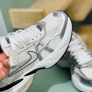 خرید اینترنتی قیمت کتونی طرح نایک v2k از کاشوز کد 4022905