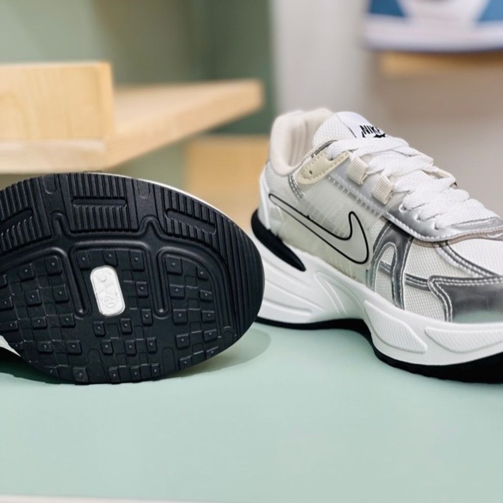 خرید اینترنتی قیمت کتونی طرح نایک v2k از کاشوز کد 4022905