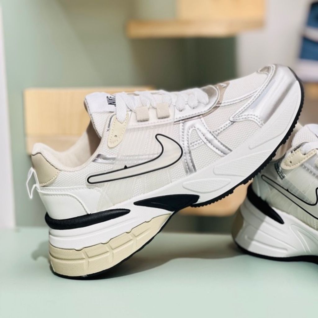 خرید اینترنتی قیمت کتونی طرح نایک v2k از کاشوز کد 4022905