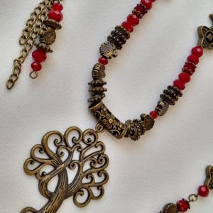 مشخصات گردنبند و گوشواره و دستبند