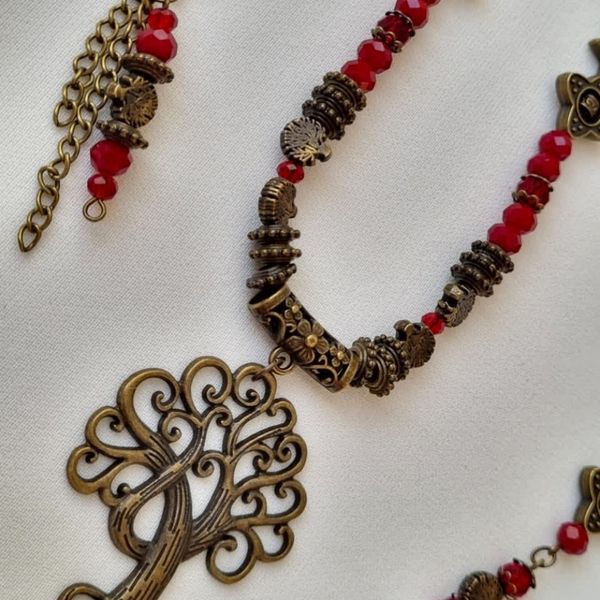 گردنبند و گوشواره و دستبند