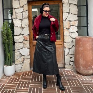 خرید آنلاین دامن چرم ویکتوریا(کالکشن فروزان نریمیسا)