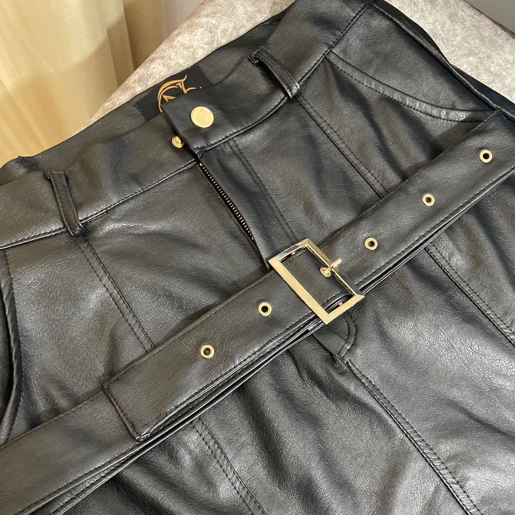 خرید آنلاین دامن چرم ویکتوریا(کالکشن فروزان نریمیسا)