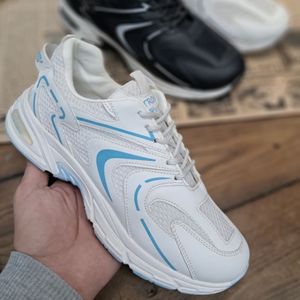 قیمت کتانی استرانگ هنا