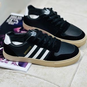 خرید اینترنتی قیمت ونس بزرگسال سامبا طرح آدیداس کد 072403