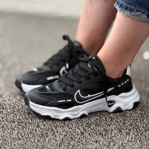 خرید آنلاین کتونی اسپرت مدل نایکو