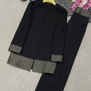 مشخصات کت شلوار پرنیا