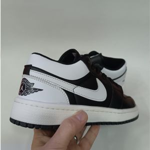 خرید انلاین کتونی مردانه جردن 1 مشکی سفید