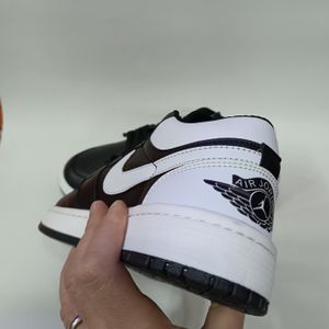 خرید اینترنتی کتونی مردانه جردن 1 مشکی سفید