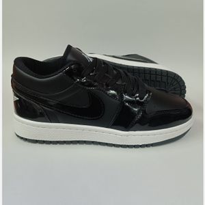 فروش اینترنتی کتونی مردانه جردن 1 ورنی مشکی کیفیت بالا