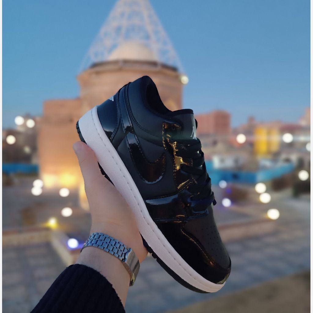 خرید انلاین کتونی مردانه جردن 1 ورنی مشکی کیفیت بالا