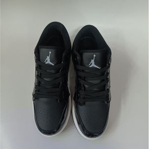 خرید اینترنتی کتونی مردانه جردن 1 ورنی مشکی کیفیت بالا