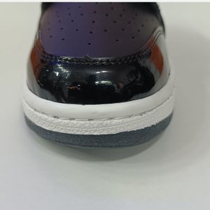 خرید آنلاین کتونی مردانه جردن 1 ورنی مشکی کیفیت بالا