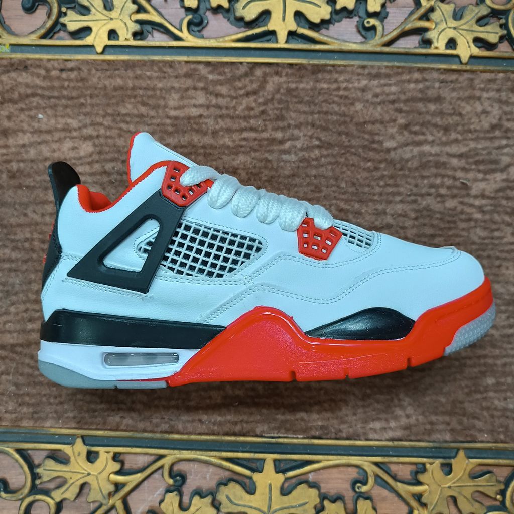 خرید اینترنتی قیمت کتونی جردن 4 چهار سفید قرمز