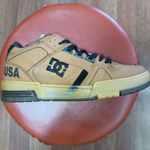 خرید اینترنتی قیمت کتونی مردانه تخفیفی کیفیت بالا دی سی