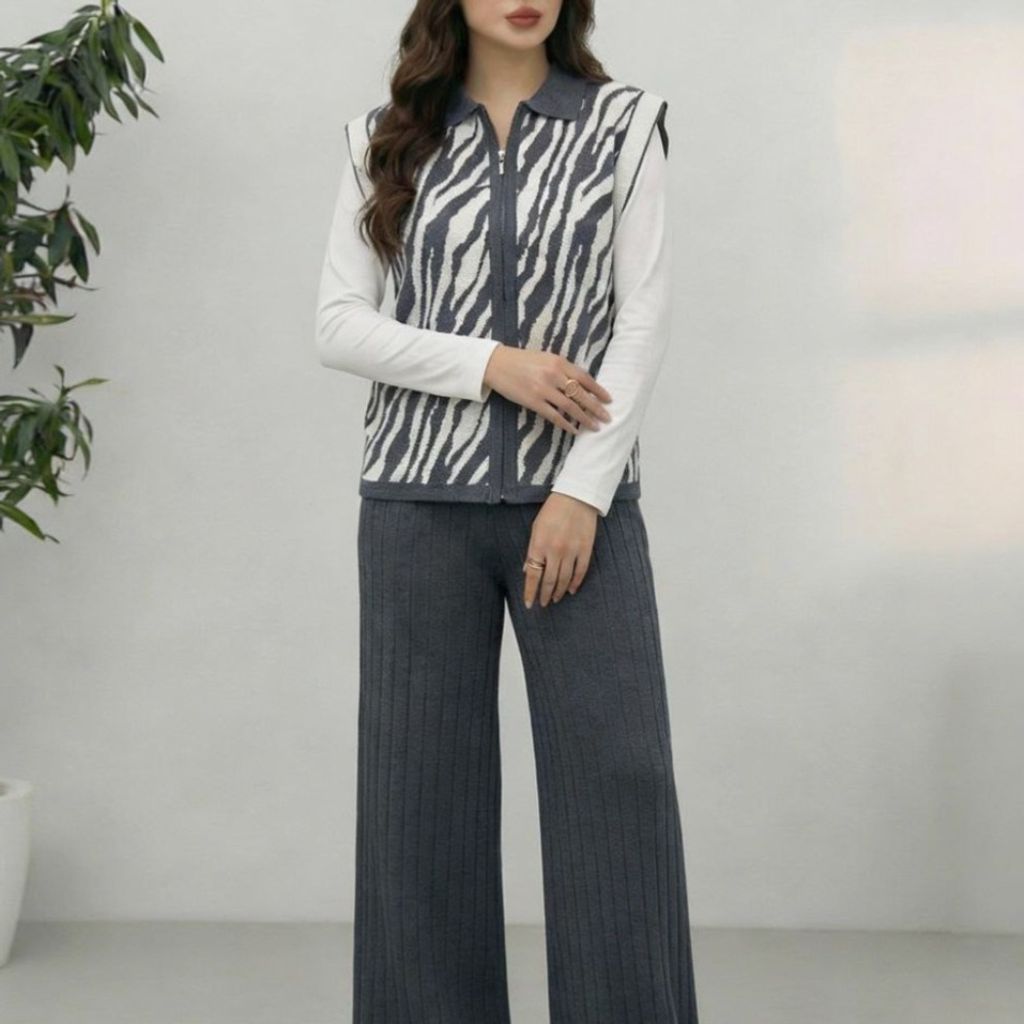 خرید آنلاین جلیقه و شلوار زبرا بافت