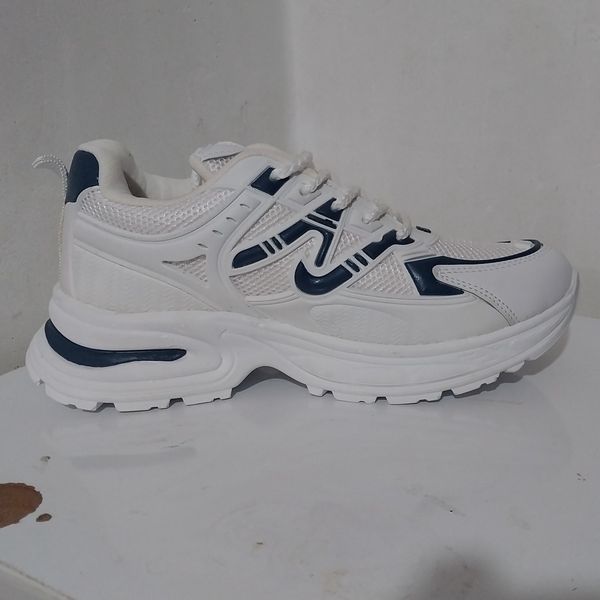 کفش زنانه نیوبالانس