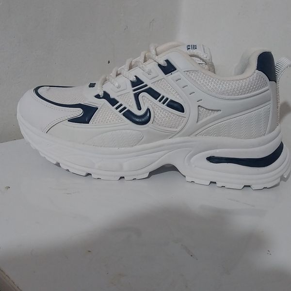 کفش زنانه نیوبالانس