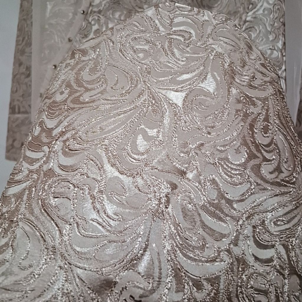 مشخصات پیراهن مجلسی زنانه