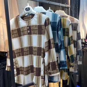 قیمت مانتو چهارخونه زنانه 