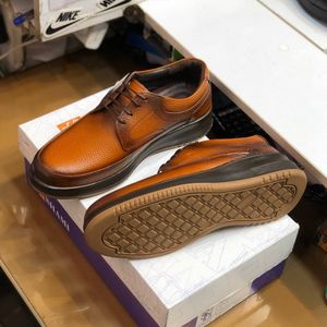 قیمت ارزان کفش چرم مردانه بندی طبی شامی عسلی 