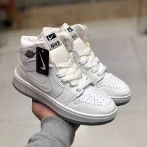 خرید اینترنتی کفش نایک جردن ساقدار زنانه رنگ سفید