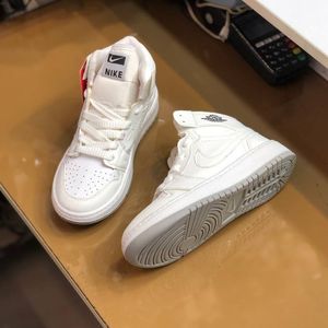 مشخصات کفش نایک جردن ساقدار زنانه رنگ سفید